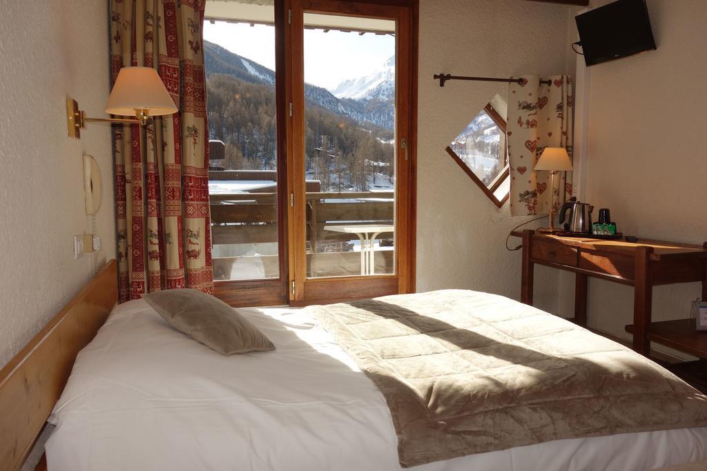 Hotel L'Escale Blanche レ・ゾル 部屋 写真